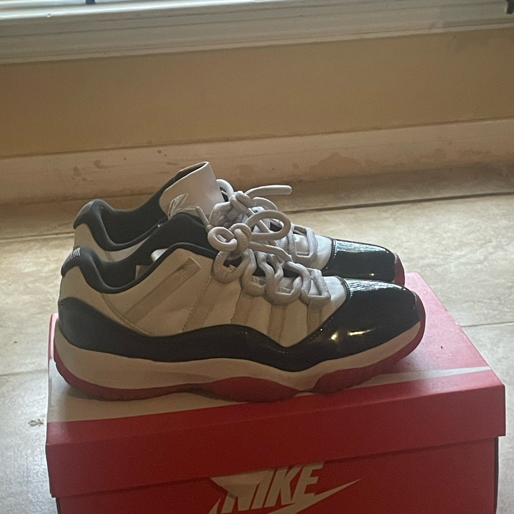 Jordan 11 low concord
